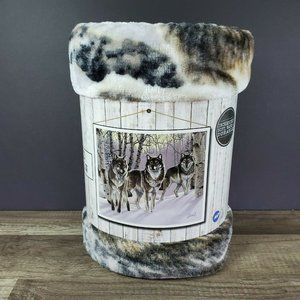 -- WOLVES HEARTLAND PLUSH TROW BLANKET 50X60 BRAND NEW